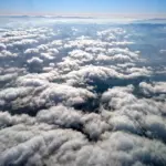 Hvor kan du se Algarves mest farverige havgrotter fra land?